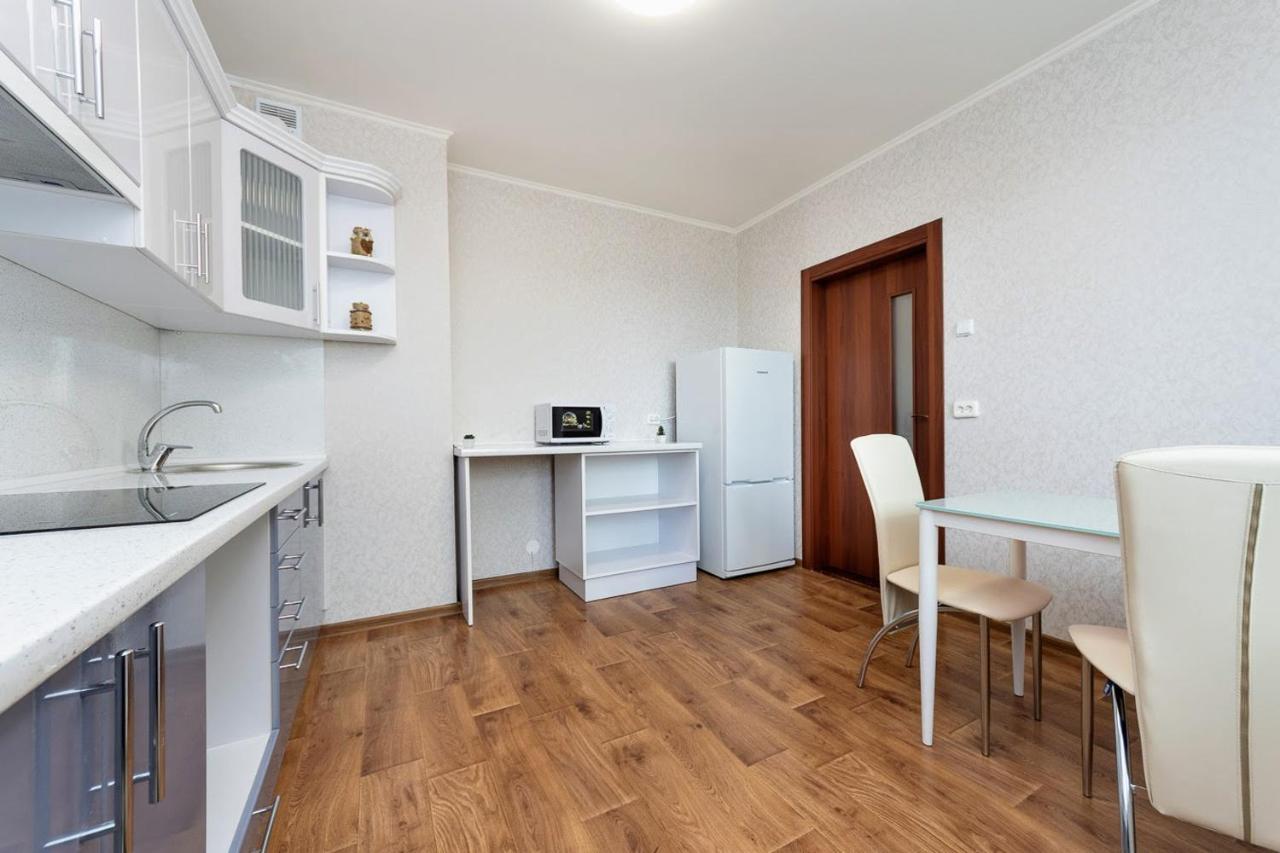 Новая Квартира Переулок Ясиноватский 11 Kiev Bagian luar foto