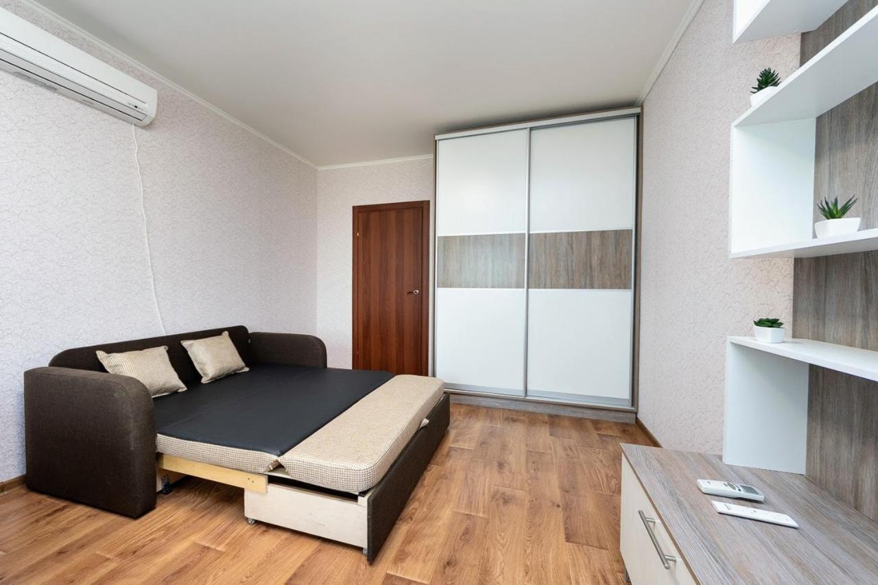 Новая Квартира Переулок Ясиноватский 11 Kiev Bagian luar foto